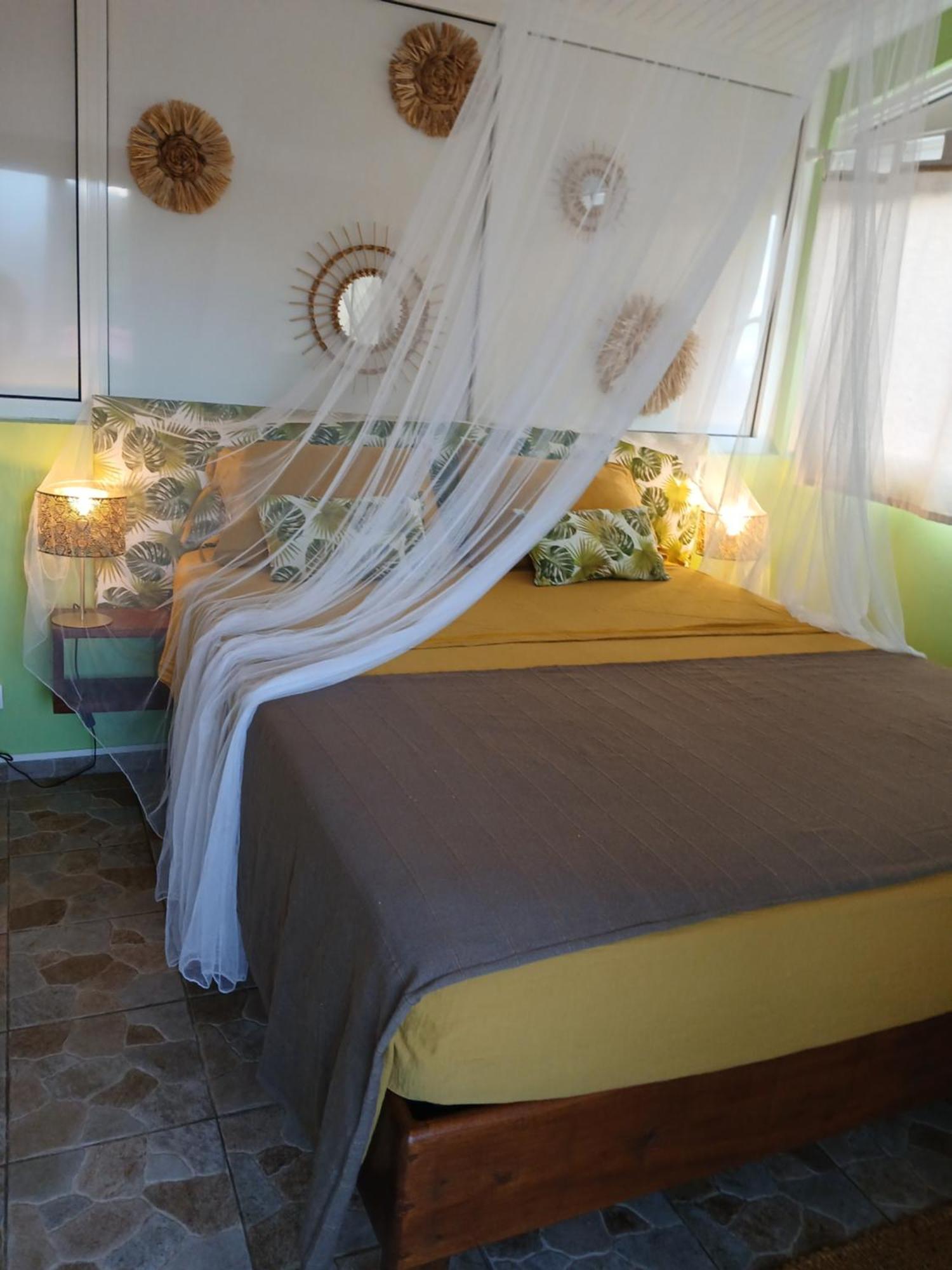 Maisonnette Atypique Au Coeur De La Martinique Riviere-Salee Exterior photo